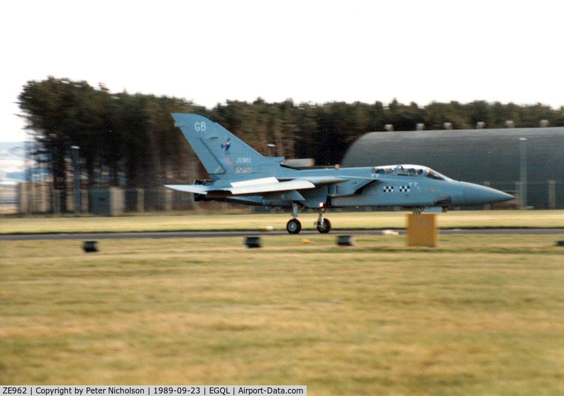 ZE962, 1989 Panavia Tornado F.3 C/N 3372, Tornado F.3 of 43 Squadron landing at the 1989 RAF Leuchars Airshow.