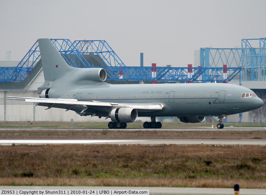 ZD953, 1980 Lockheed L-1011-500  (KC1) Tristar C/N 193V-1174, Arriving from flight rwy 32L... What a big surprise !!!