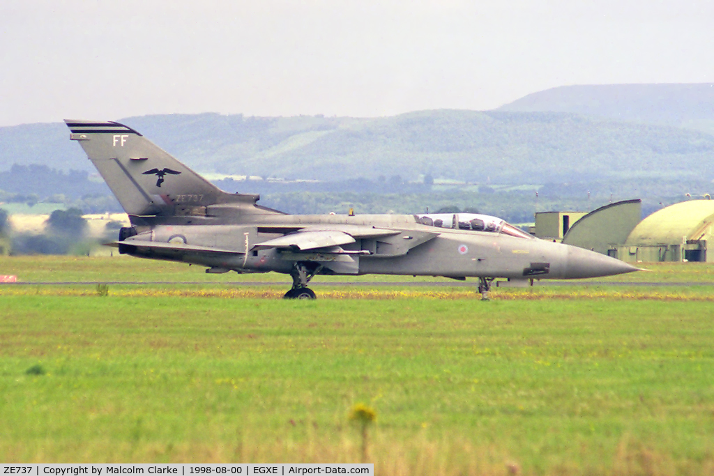 ZE737, 1988 Panavia Tornado F.3 C/N 671/AS052/3299, Panavia Tornado F3 at RAF Leeming in 1998.