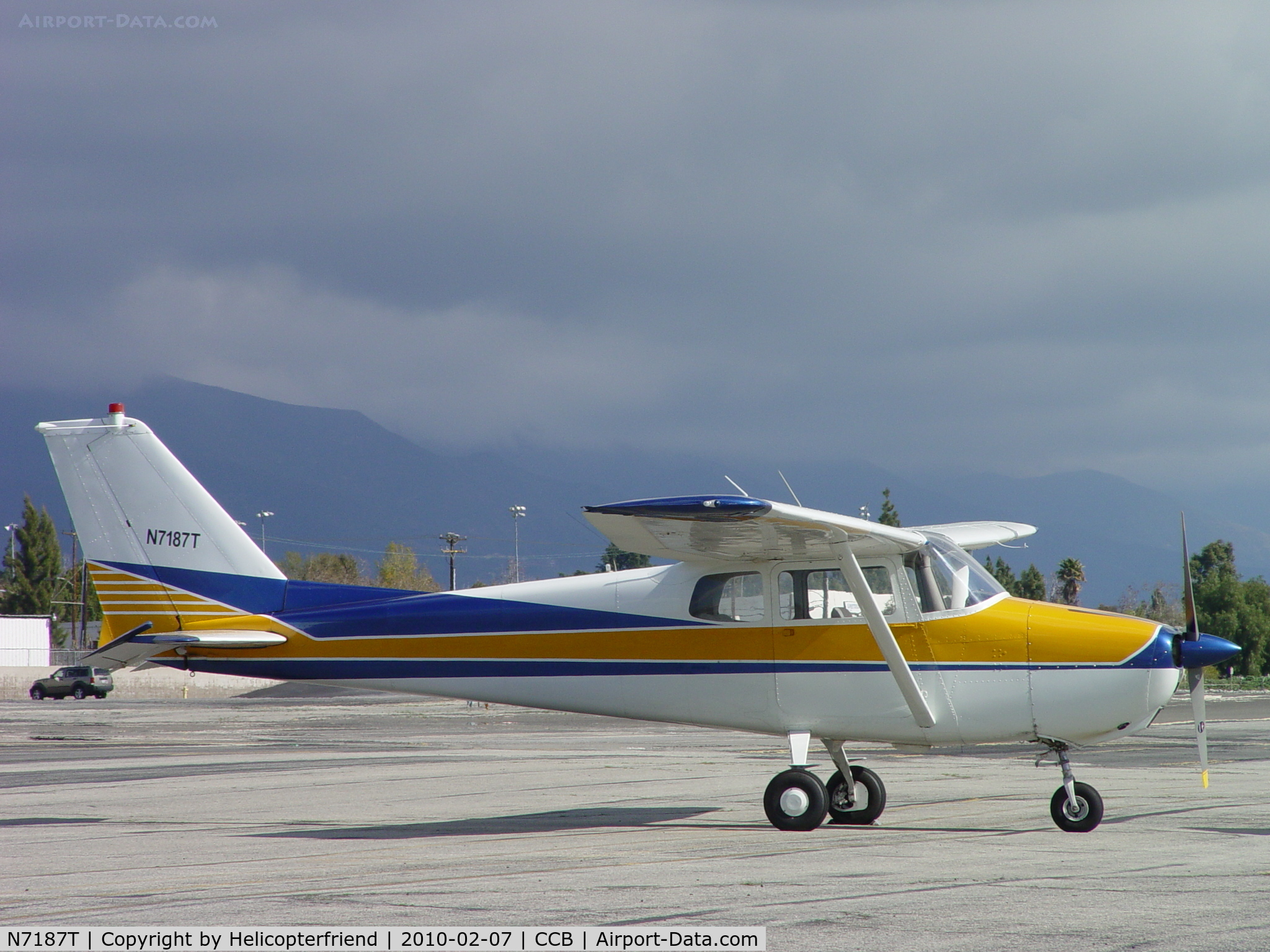 N7187T, 1959 Cessna 172A C/N 46787, Parked at Cable