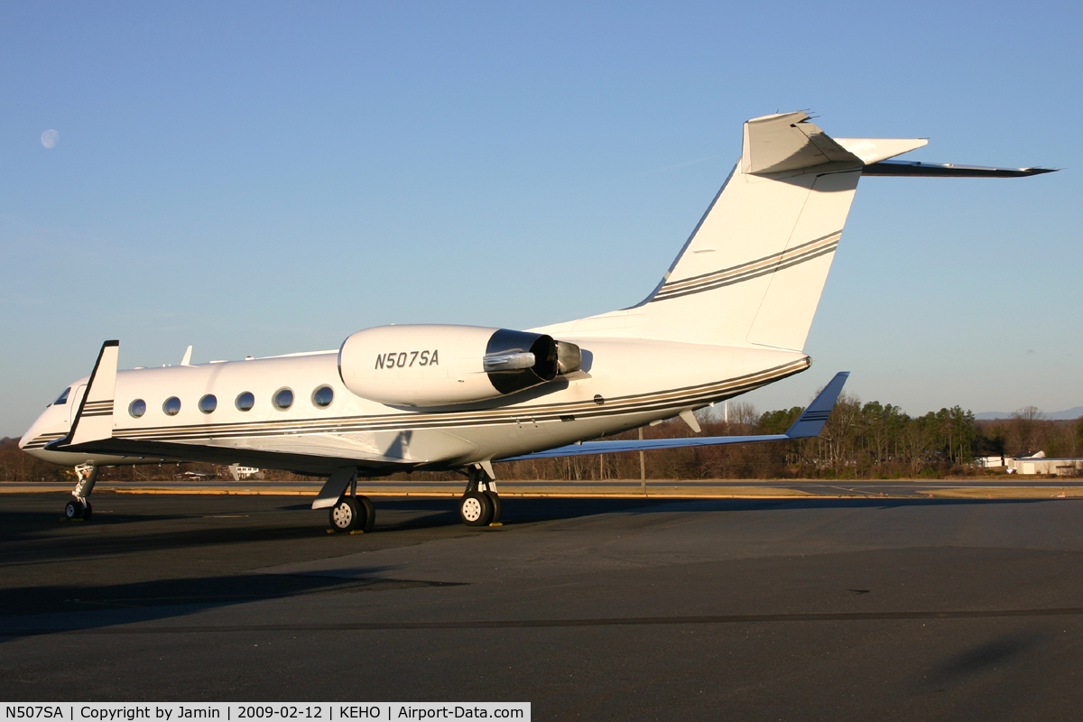 N507SA, 2001 Gulfstream Aerospace G-IV C/N 1456, One of the larger aircraft to come into Shelby.