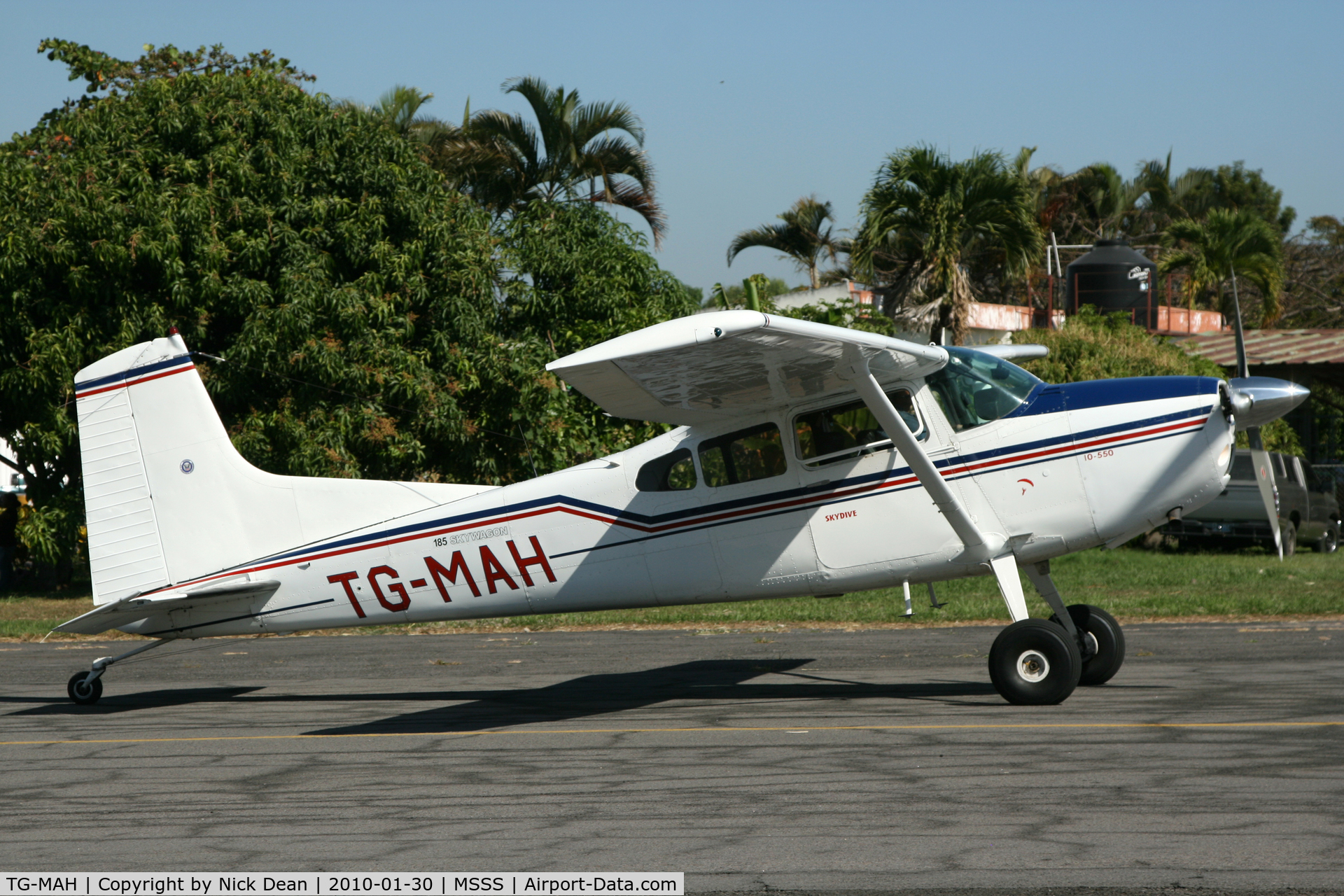 TG-MAH, Cessna 180J Skywagon C/N 18052596, MSSS