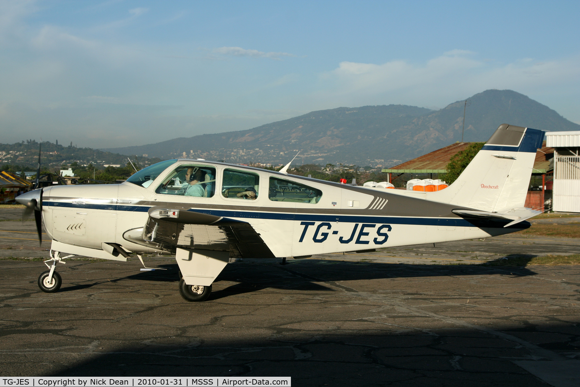 TG-JES, 1990 Beech F33A Bonanza Bonanza C/N CE-1502, MSSS