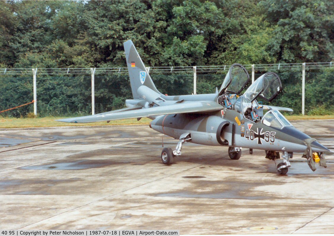 40 95, Dassault-Dornier Alpha Jet A C/N 0095, Alpha Jet, callsign Mission 1689, of JBG-43 at the 1987 Intnl Air Tattoo at RAF Fairford.