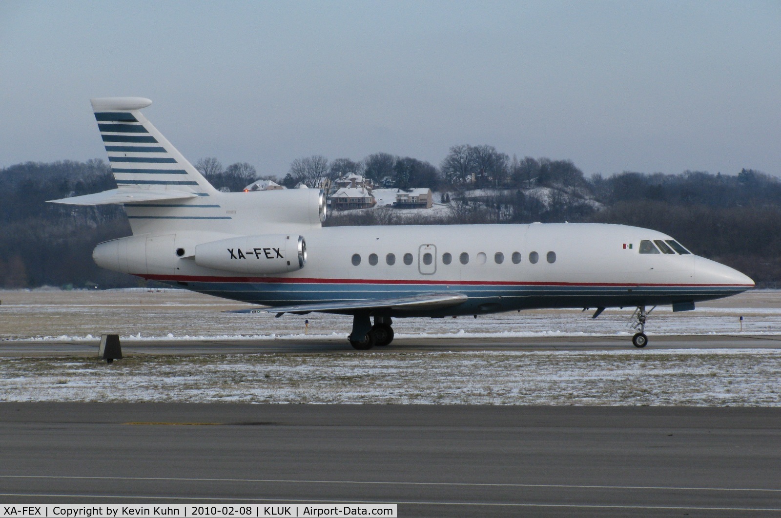 XA-FEX, 1999 Dassault Falcon 900EX C/N 46, A Mexican visitor arriving via Laredo, Texas on an extremely cold day.