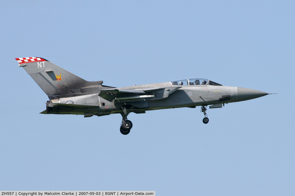 ZH557, 1993 Panavia Tornado F.3 C/N 927/AT049/3468, Panavia Tornado F3 on a low approach to 25 at Newcastle Airport, UK in 2007.