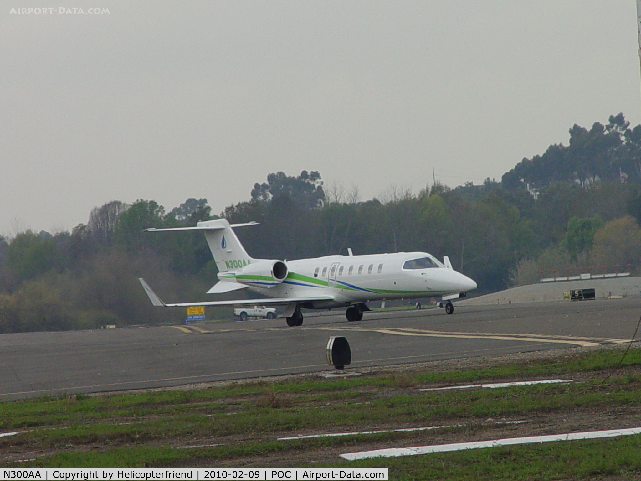 N300AA, 2005 Learjet 45 C/N 45-285, Entering taxiway headed to runway 26L
