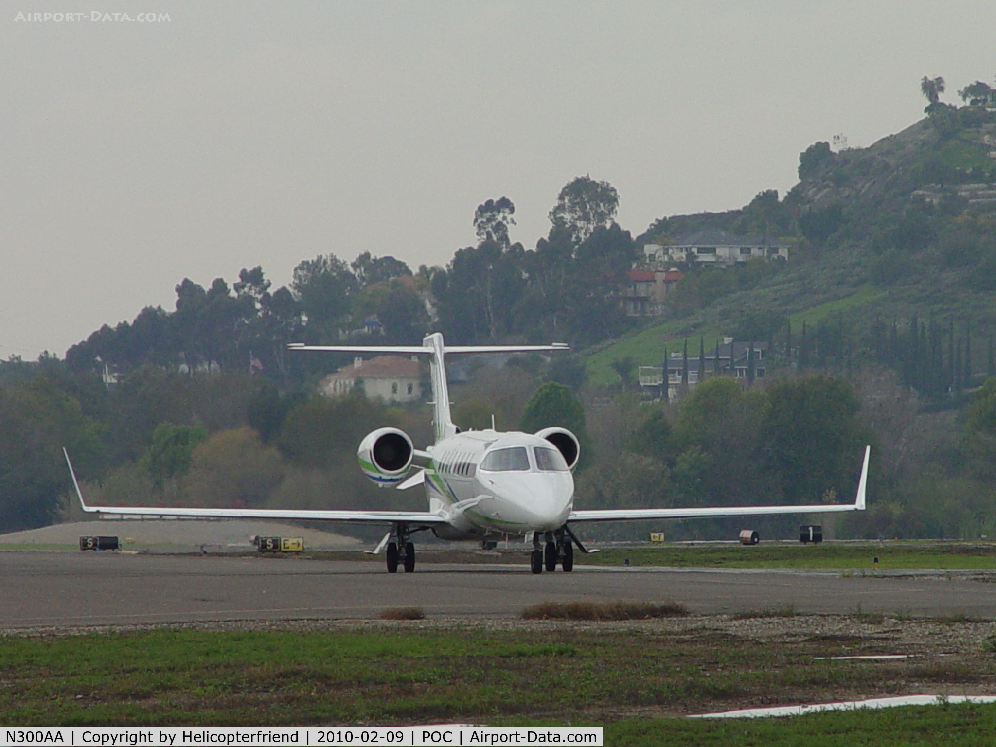 N300AA, 2005 Learjet 45 C/N 45-285, On the taxiway eastbound