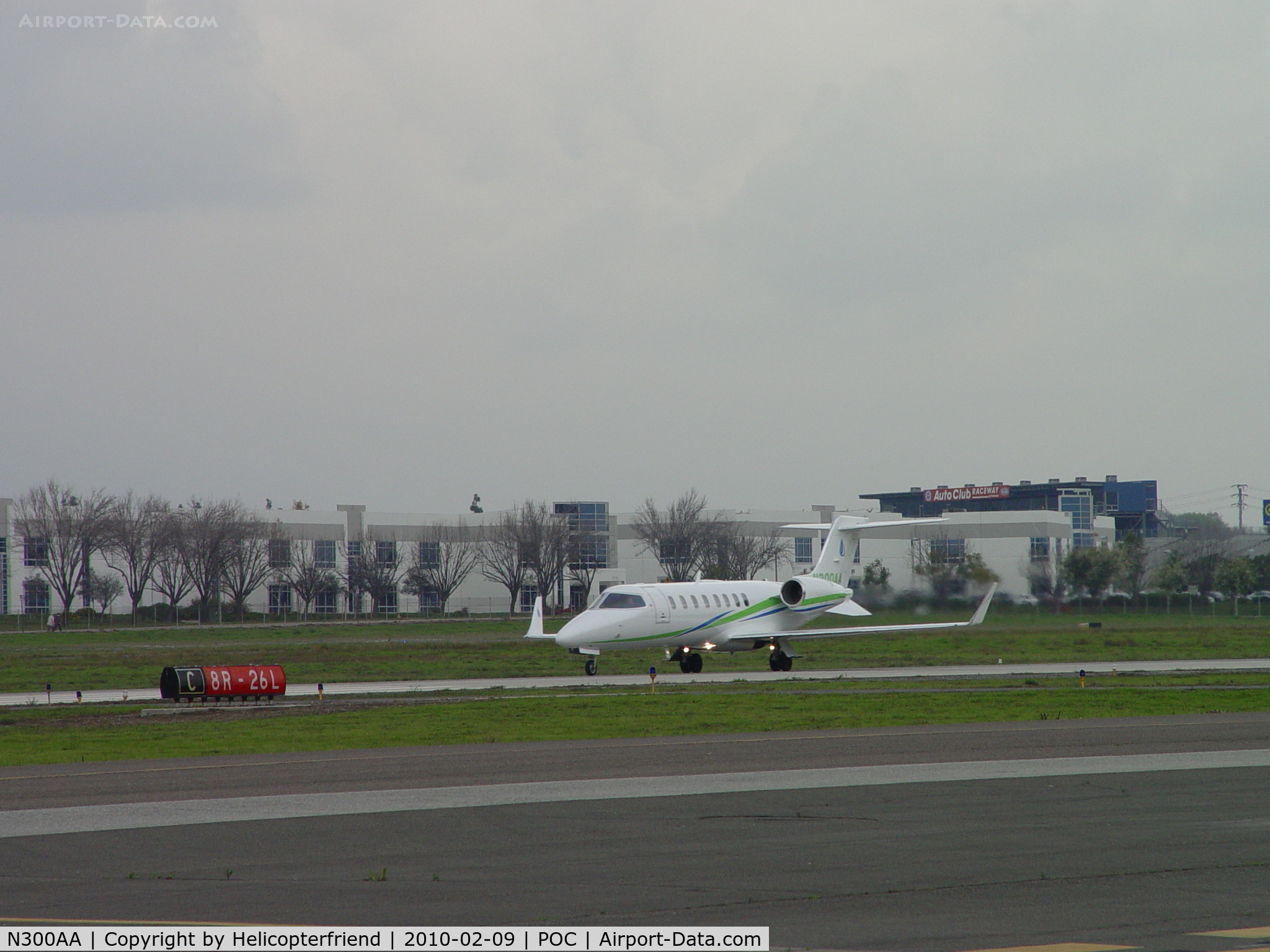 N300AA, 2005 Learjet 45 C/N 45-285, Rolling westbound on runway 26L preparing for liftoff