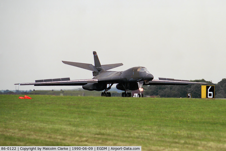 86-0122, 1986 Rockwell B-1B Lancer C/N 82, Rockwell B-1B Lancer at the Battle of Britain Airshow, A&AEE, Boscombe Down in 1990.