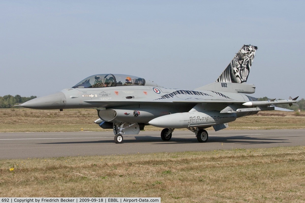 692, 1980 General Dynamics F-16BM Fighting Falcon C/N 6L-11, taxying to the active