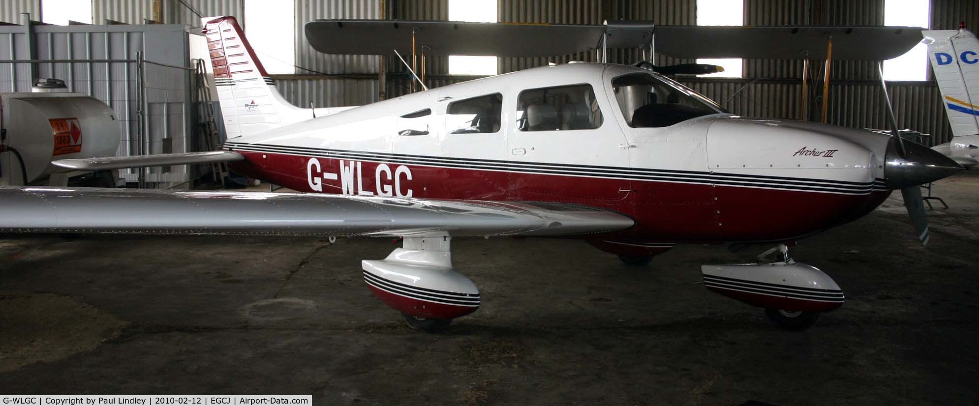G-WLGC, 2001 Piper PA-28-181 Cherokee Archer III C/N 2843484, shiny in the hanger !