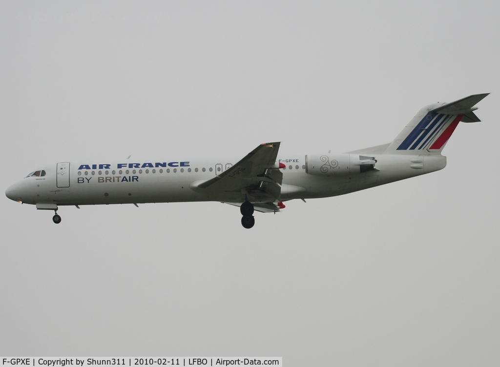 F-GPXE, 1995 Fokker 100 (F-28-0100) C/N 11495, Landing rwy 32L in modified titles and logo