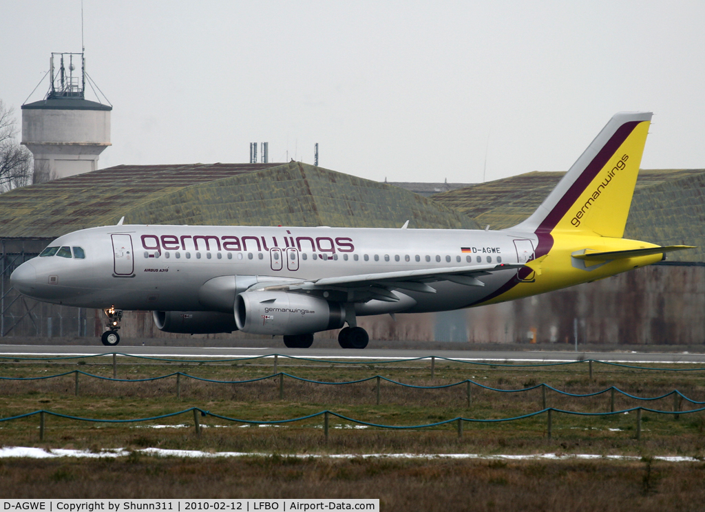 D-AGWE, 2007 Airbus A319-132 C/N 3128, Lining up rwy 32R for departure...