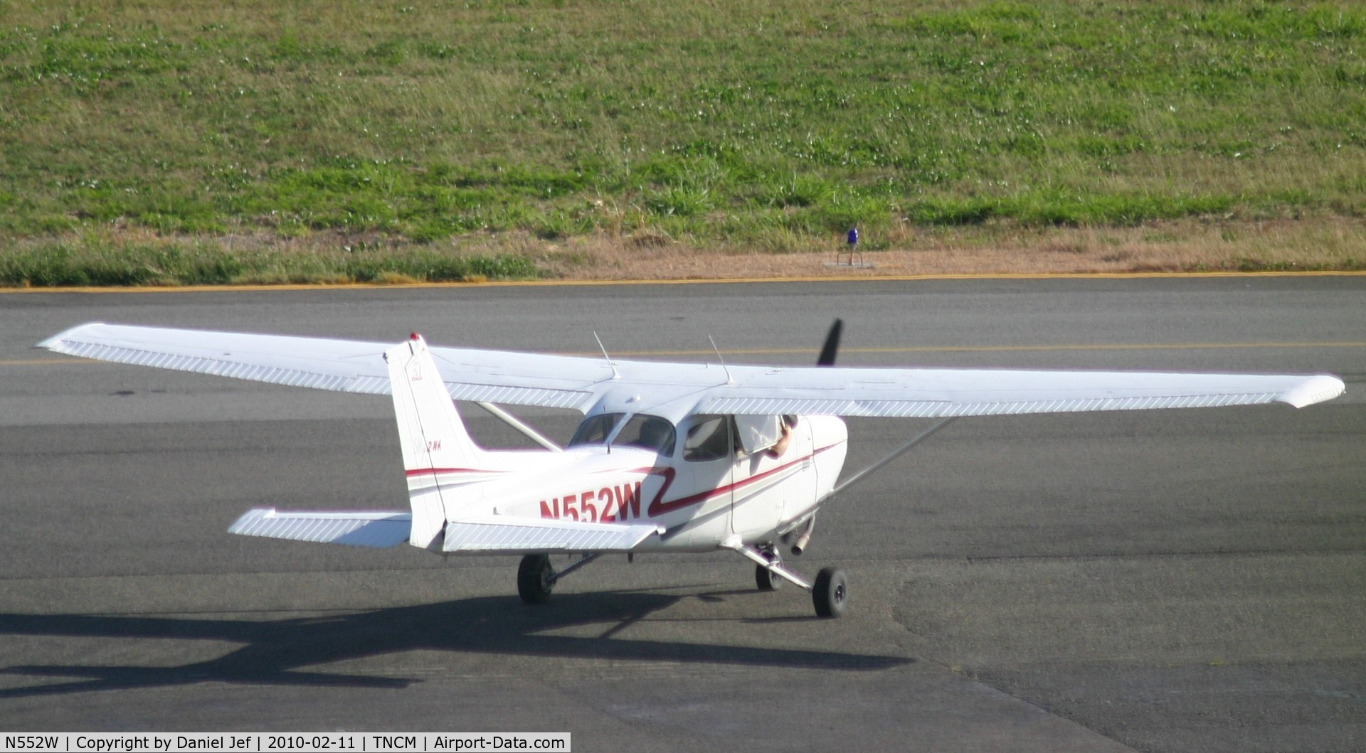 N552W, 1977 Cessna 172N C/N 17268492, N552W taxing from parking to A