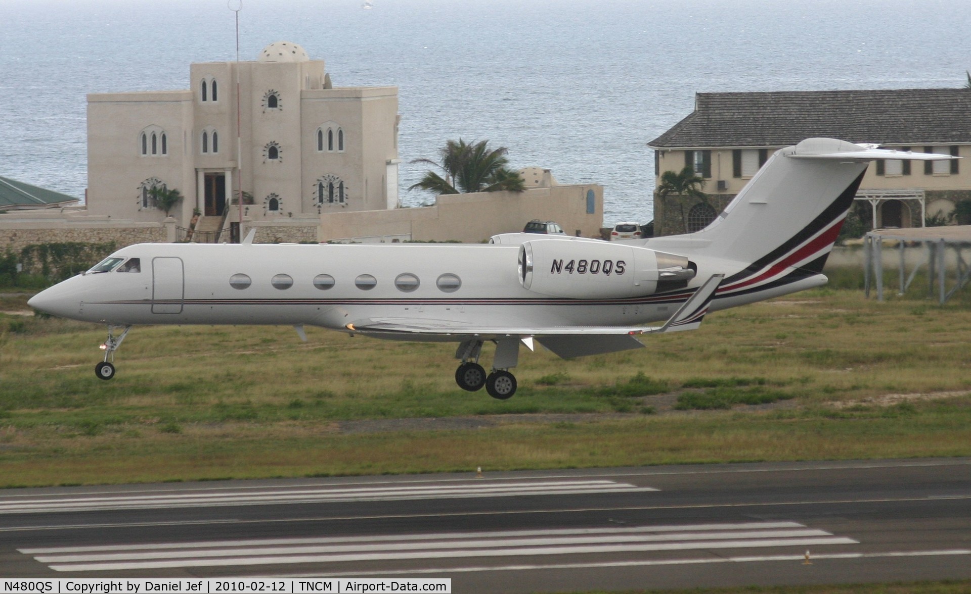 N480QS, 1999 Gulfstream Aerospace G-IV C/N 1380, N980QS landing at TNMC
