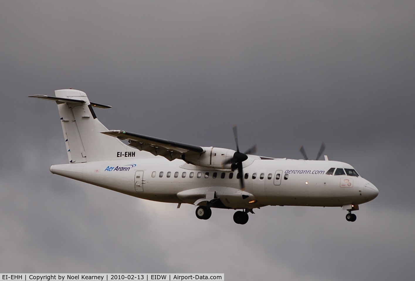 EI-EHH, 1990 ATR 42-300 C/N 196, Landing Rwy 10