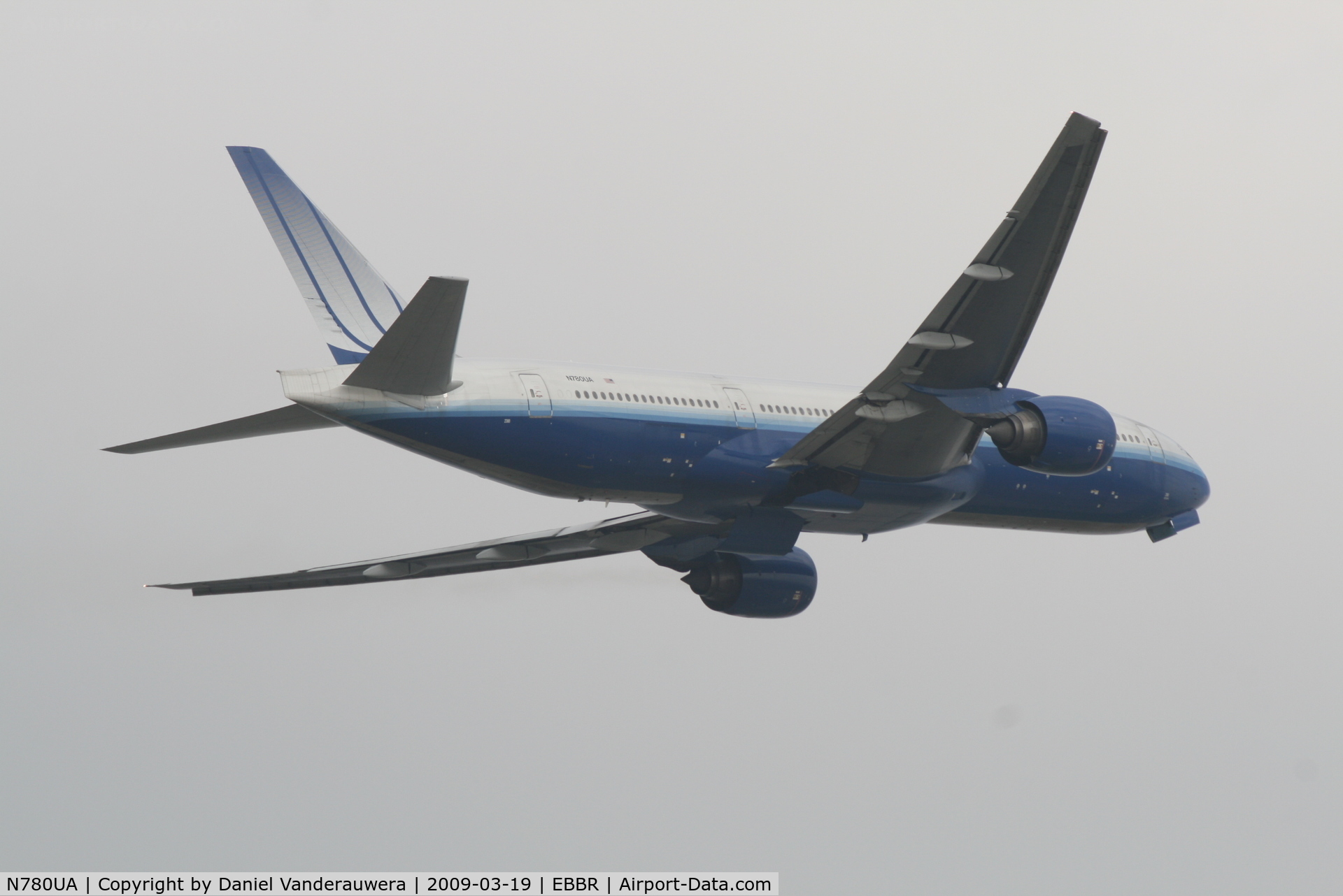 N780UA, 1996 Boeing 777-222 C/N 26944, Flight UA951 is taking off from RWY 07R