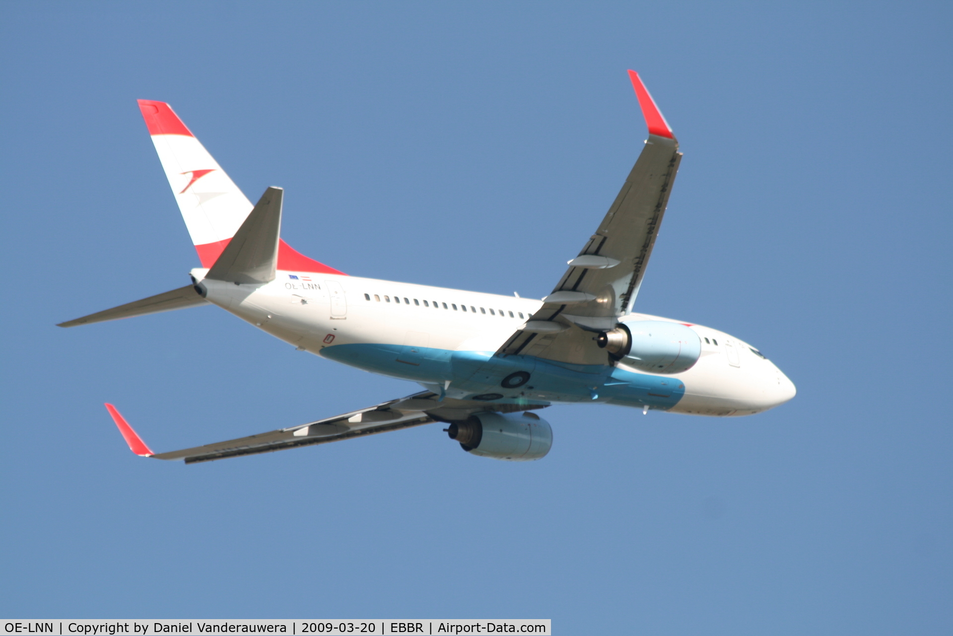 OE-LNN, 2000 Boeing 737-7Z9 C/N 30418, Flight OS352 is taking off from RWY 07R