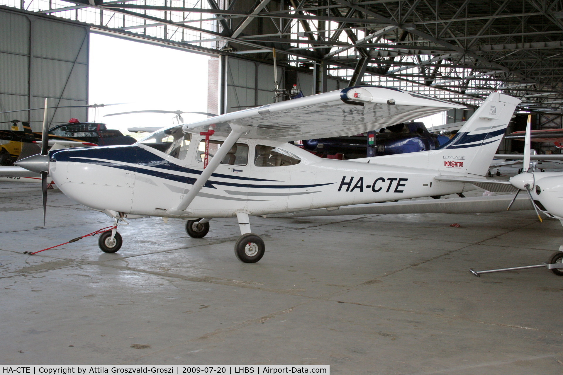 HA-CTE, 2005 Cessna 182T Skylane C/N 18281525, Budaörs-Airport, Hungary - Hangar