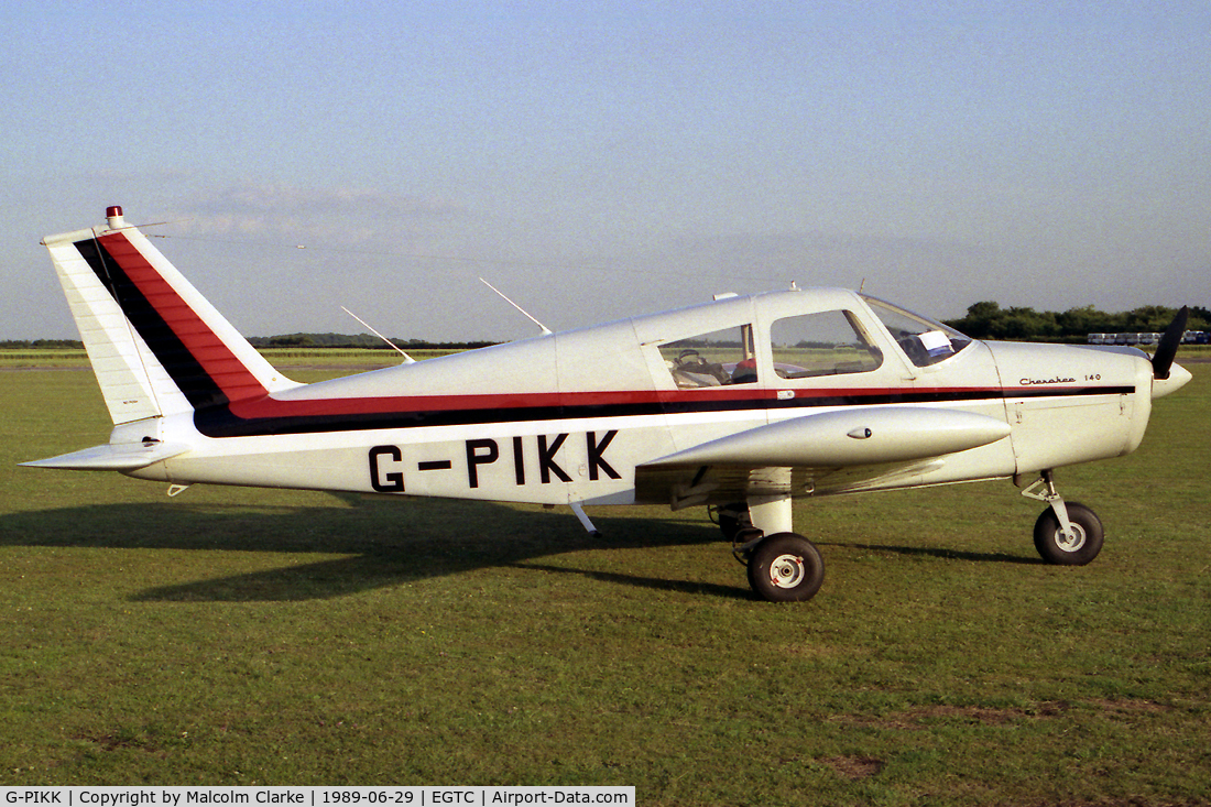 G-PIKK, 1967 Piper PA-28-140 Cherokee C/N 28-22932, Piper PA-28-140 Cherokee 140-4 at Cranfield Airport in 1989.