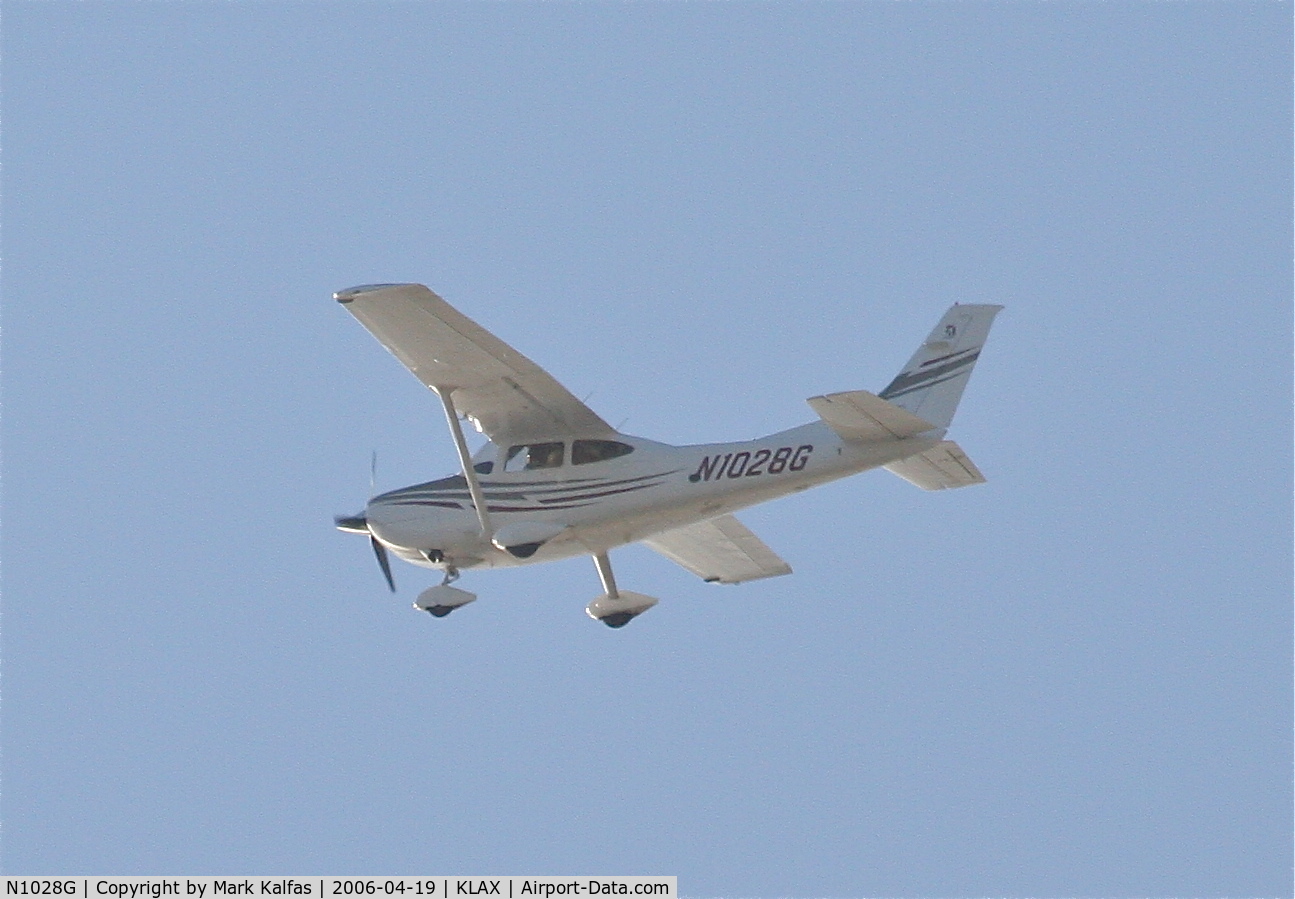 N1028G, 2005 Cessna T182T Turbo Skylane C/N T18208381, CHARLES SCICLI & ASSOCIATES INC Cessna T182T, sneaking out on 25L KLAX during rush hour.