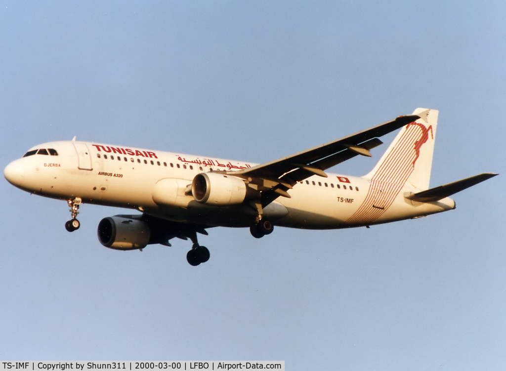 TS-IMF, 1992 Airbus A320-211 C/N 0370, Landing rwy 33L in old livery...