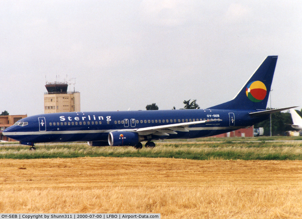 OY-SEB, 1998 Boeing 737-8Q8 C/N 28214, Lining up rwy 33R for departure...