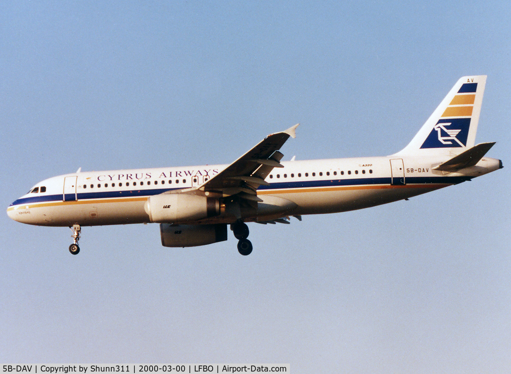 5B-DAV, 1989 Airbus A320-231 C/N 037, Landing rwy 15R