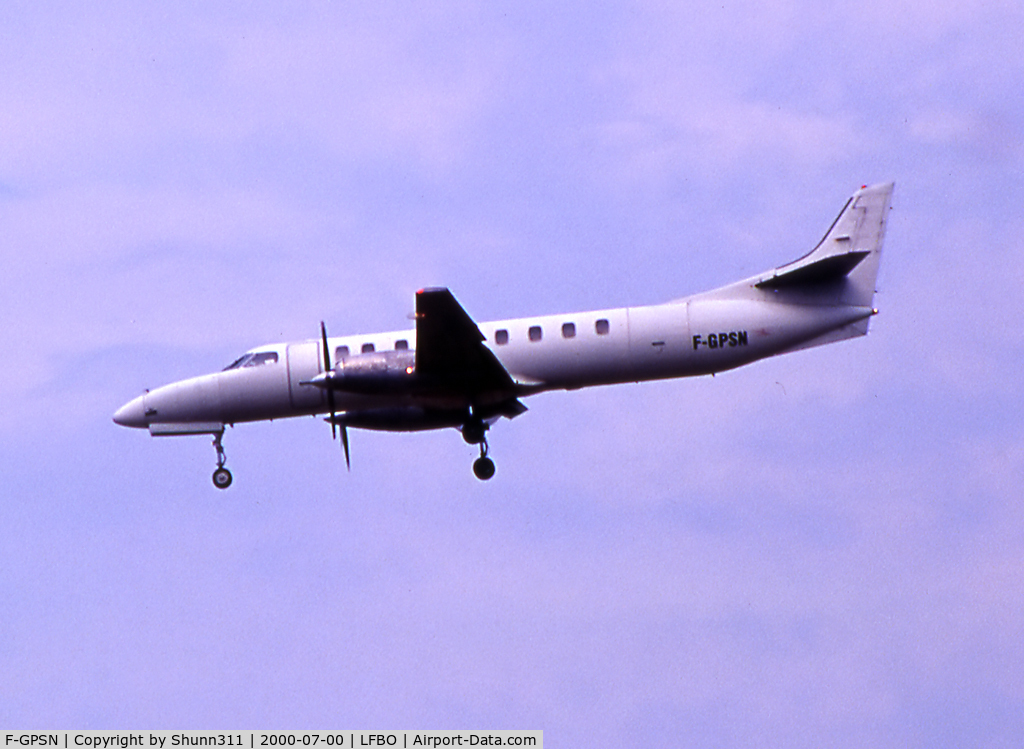 F-GPSN, 1990 Fairchild SA-227AC Metro III C/N AC-758B, Landing rwy 33R... Used by Pan Europeenne Air Service at this time...