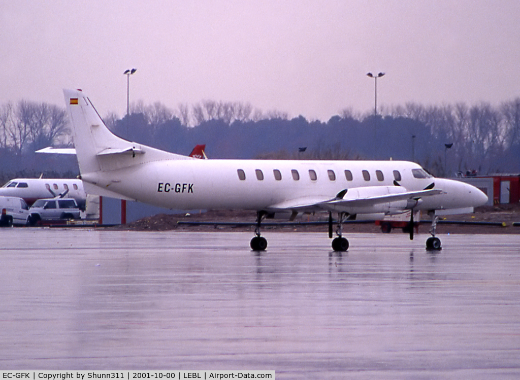 EC-GFK, 1977 Swearingen SA-226AT Merlin IVA C/N AT-062, Parked at the ramp... in all white c/s...