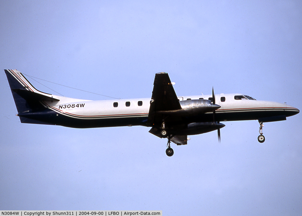 N3084W, 2000 Fairchild SA-227DC Metro 23 C/N DC-902B, Landing rwy 14R... Used by Europe 3000 Airlines at this time...