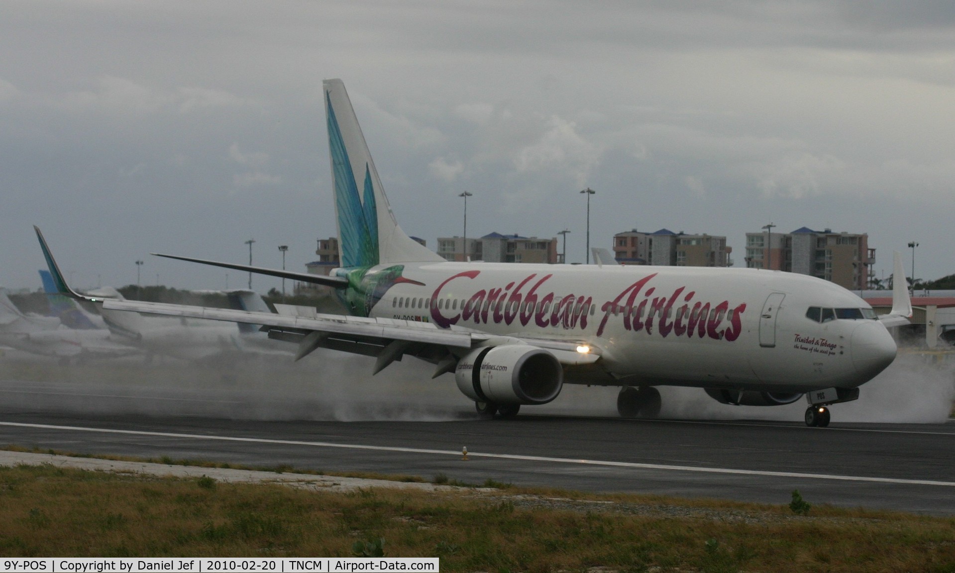 9Y-POS, 2000 Boeing 737-8Q8 C/N 28230, Caribbean airlines landing on a wet day at TNCM