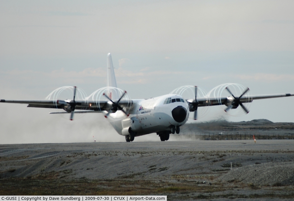 C-GUSI, 1975 Lockheed L-100-30 Hercules (L-382G) C/N 382-4600, Fuel haul out of Haul Beach Nunavut