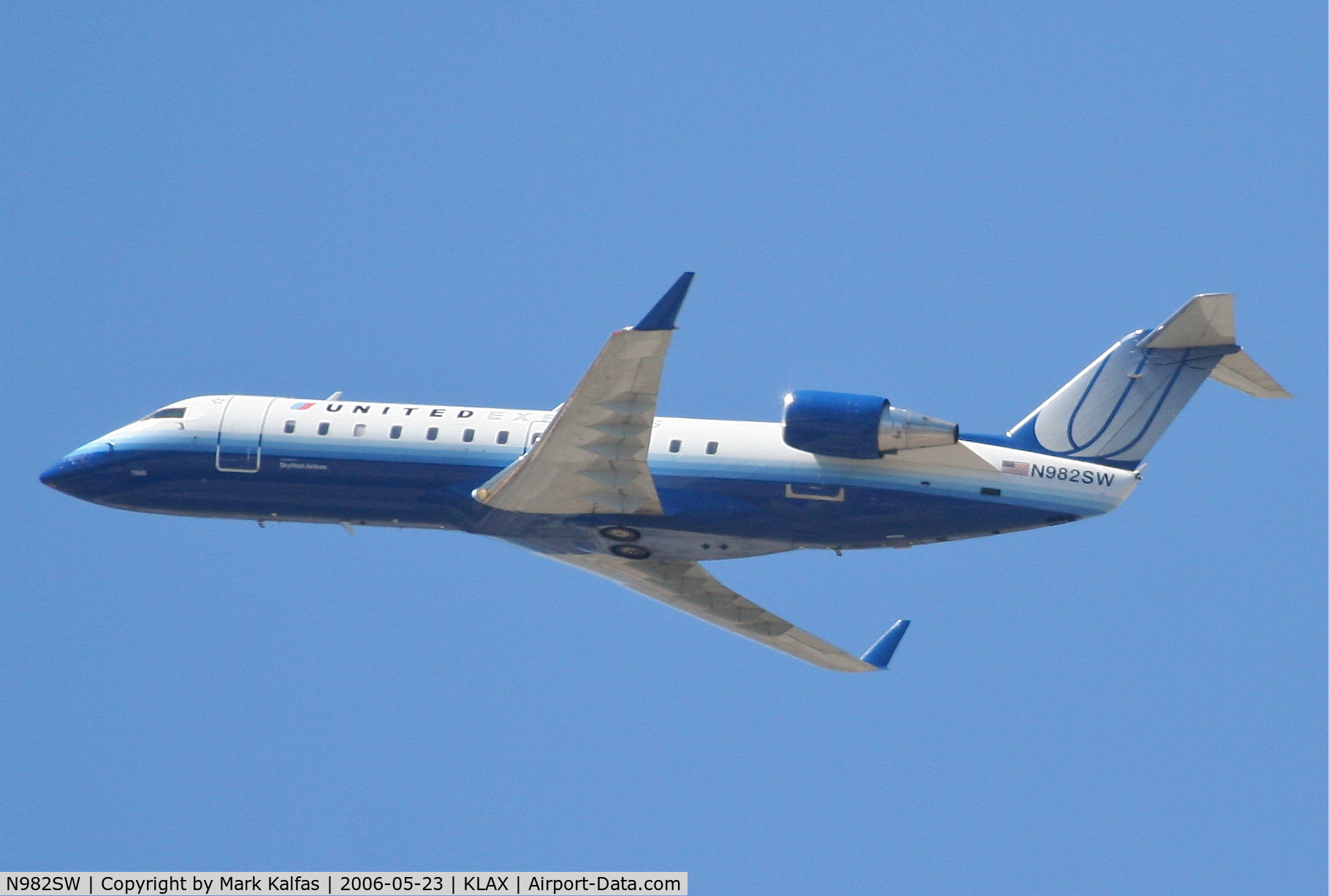 N982SW, 2004 Bombardier CRJ-200 (CL-600-2B19) C/N 7956, SkyWest Bombardier CL-600-2B19,departing 25R KLAX.