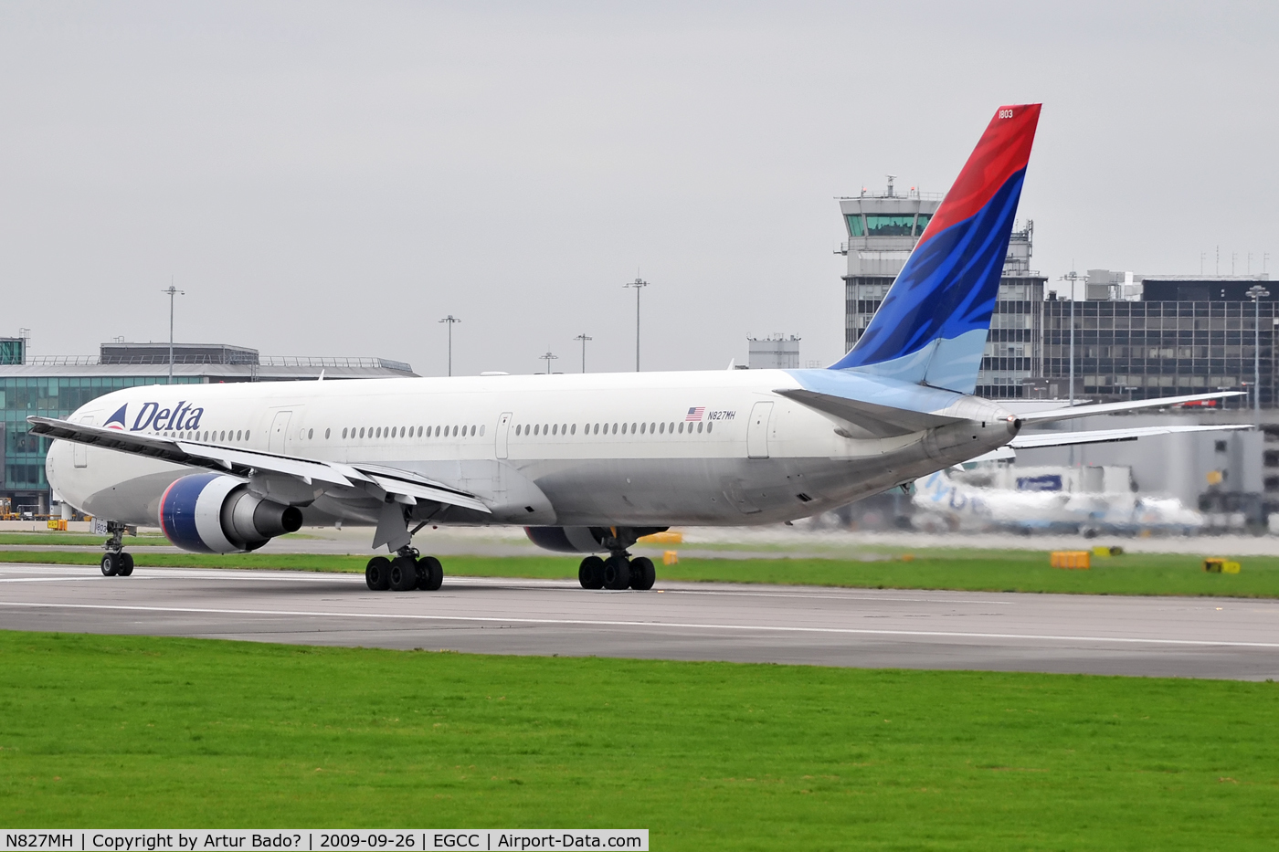 N827MH, 2001 Boeing 767-432/ER C/N 29705, Delta