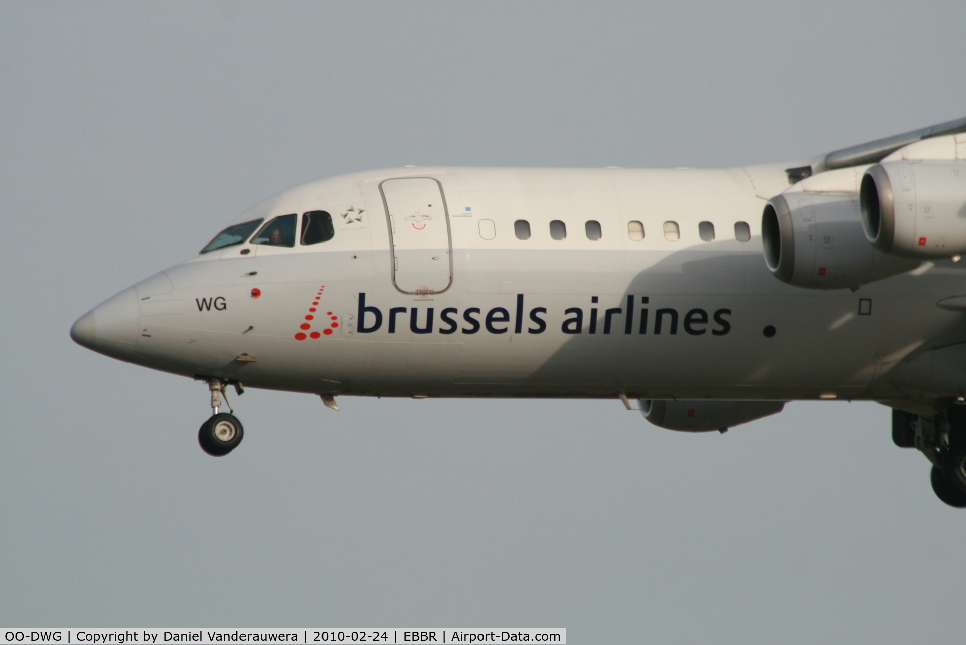 OO-DWG, 1998 British Aerospace Avro 146-RJ100 C/N E3336, Arrival of flight SN2310 to RWY 25L  -  now with Star Alliance