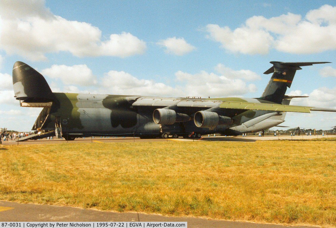 87-0031, 1987 Lockheed C-5B Galaxy C/N 500-0117, C-5B Galaxy of the 60th Airlift Mobility Wing at Dover AFB on display at the 1995 Intnl Air Tattoo at RAF Fairford.
