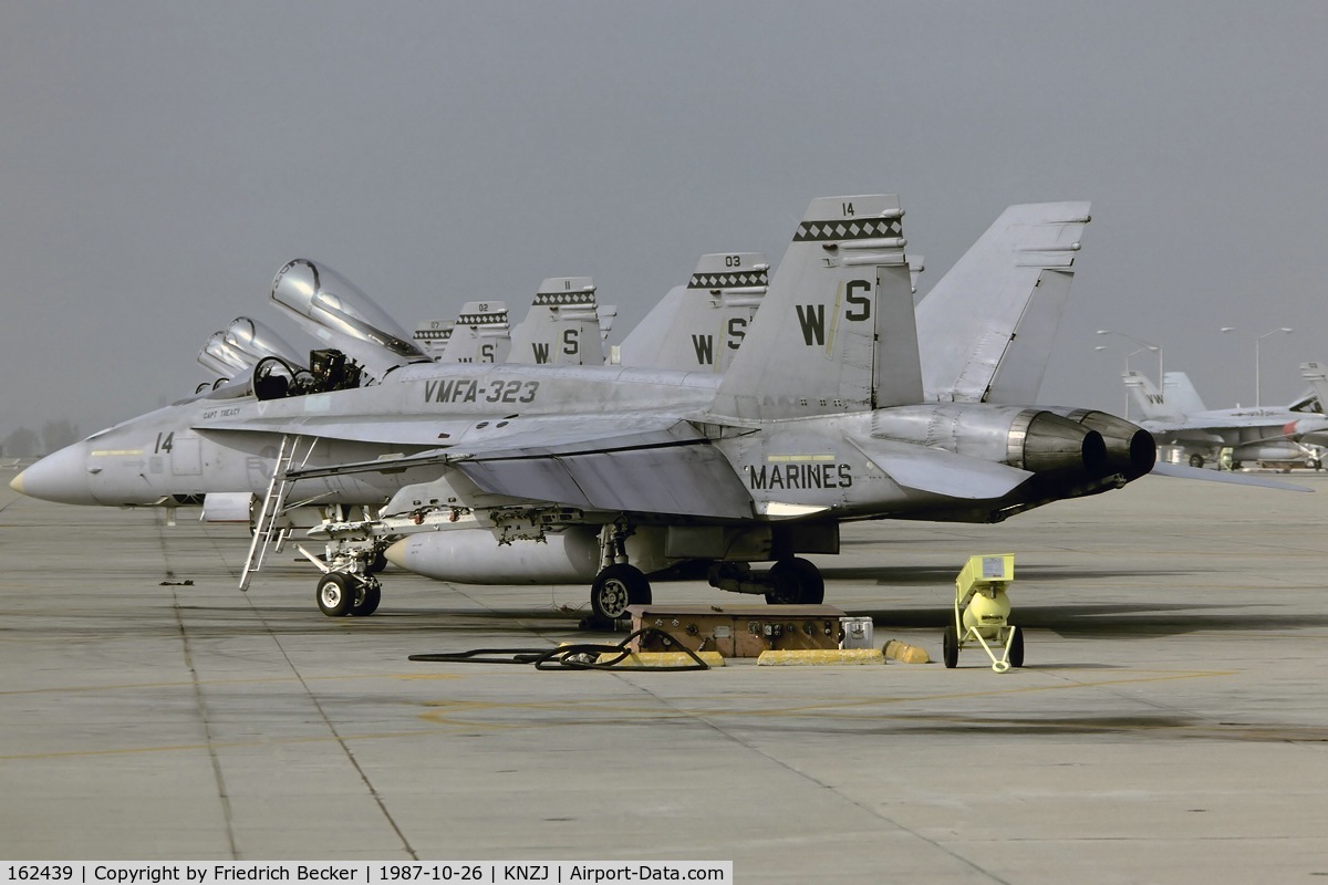 162439, McDonnell Douglas F/A-18A Hornet C/N 0283/A228, VMFA-323 flightline scene at MCAS El Toro