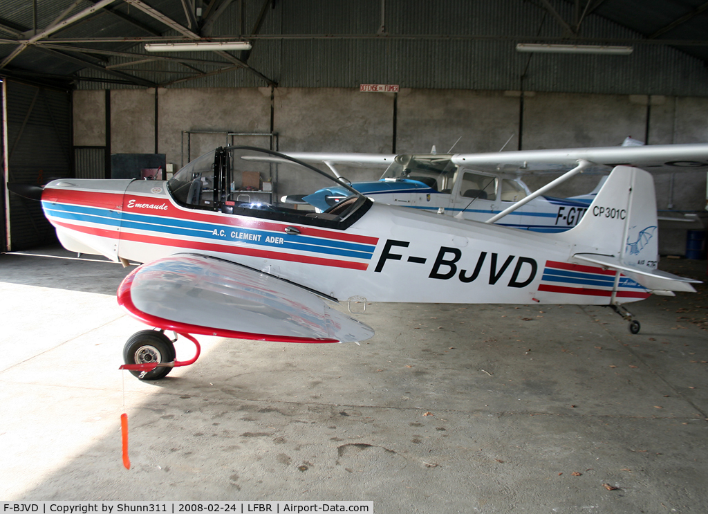 F-BJVD, Scintex CP-301-C2 Emeraude C/N 576, Parked inside his hangar...