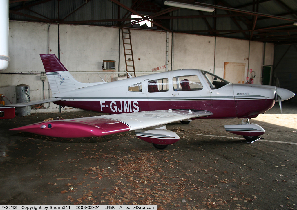 F-GJMS, Piper PA-28-181 C/N 28-8490103, Inside his hangar...
