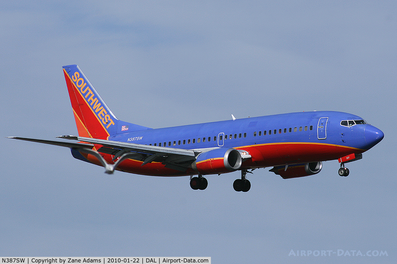 N387SW, 1994 Boeing 737-3H4 C/N 26602, Southwest Airlines landing at Dallas Love Field Airport