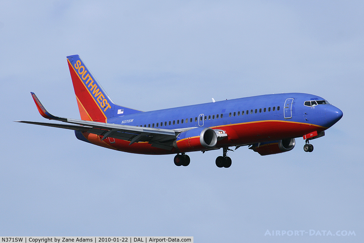 N371SW, 1993 Boeing 737-3H4 C/N 26598, Southwest Airlines landing at Dallas Love Field Airport