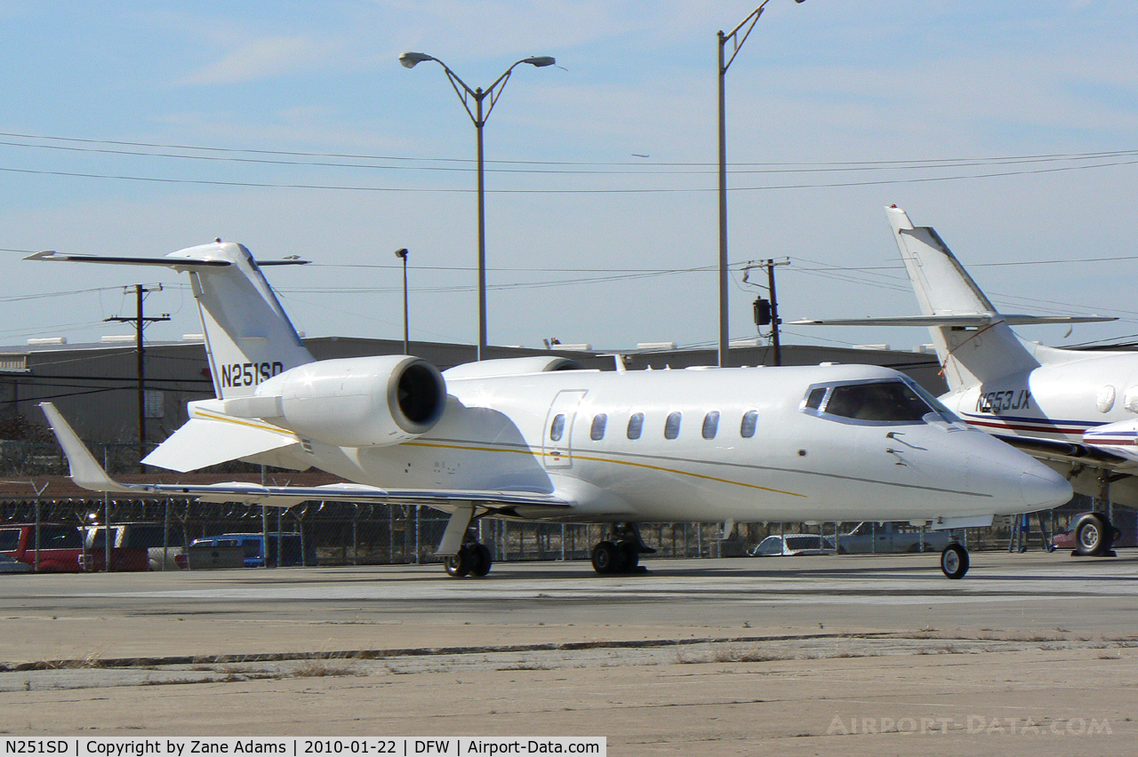 N251SD, 2000 Learjet Inc 60 C/N 60-195, At Dallas Love Field Airport