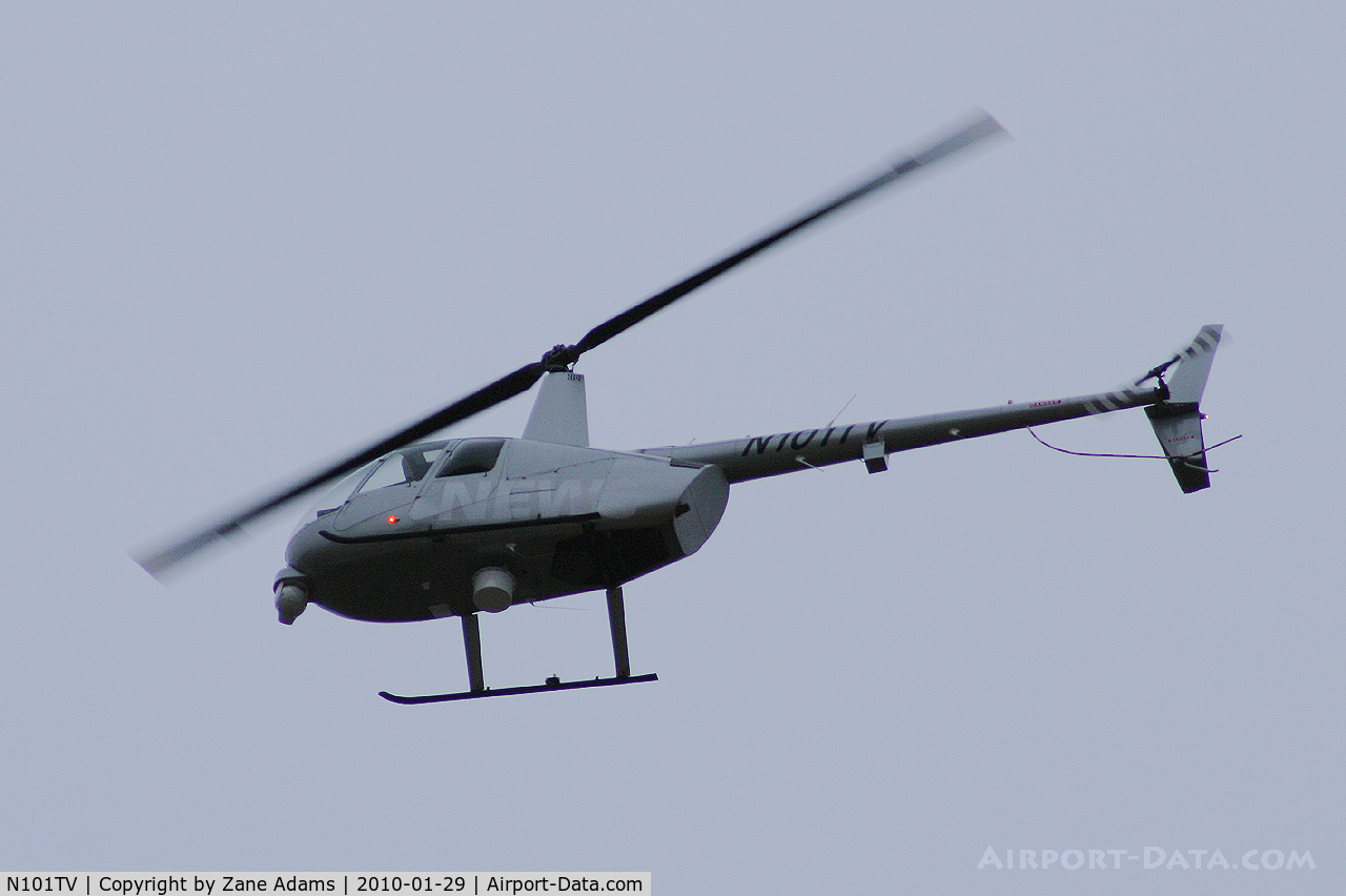 N101TV, 1998 Robinson R44 C/N 0475, News Helicopet hovering over the freeway in south Fort Worth.
