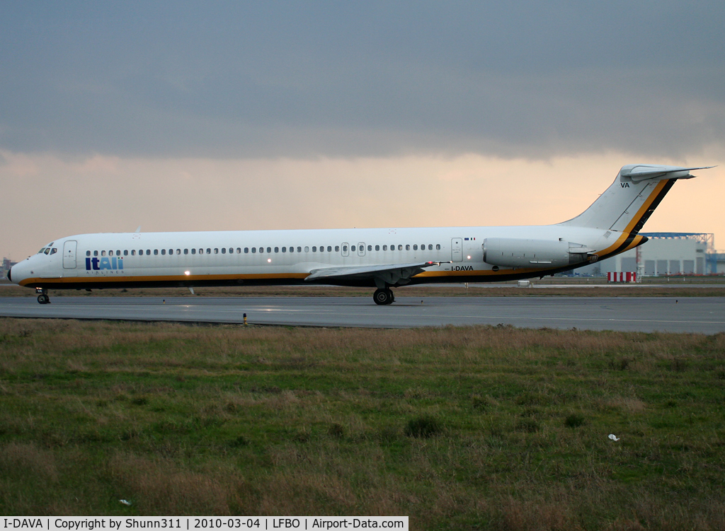 I-DAVA, 1986 McDonnell Douglas MD-82 (DC-9-82) C/N 49215, Taxiing to the terminal... Flight from XL Airways...