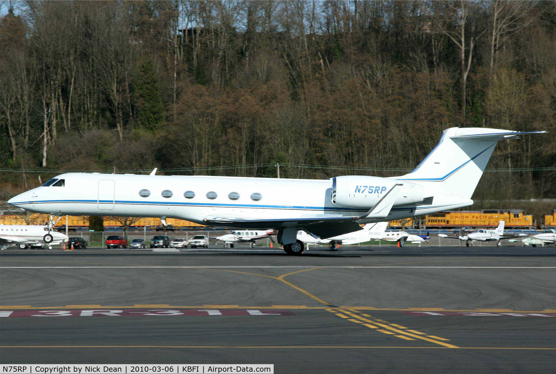 N75RP, 1997 Gulfstream Aerospace G-V C/N 528, KBFI