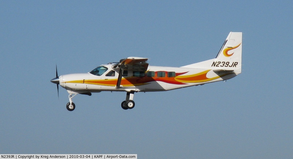 N239JR, 2003 Cessna 208 C/N 20800368, Arriving on runway 32