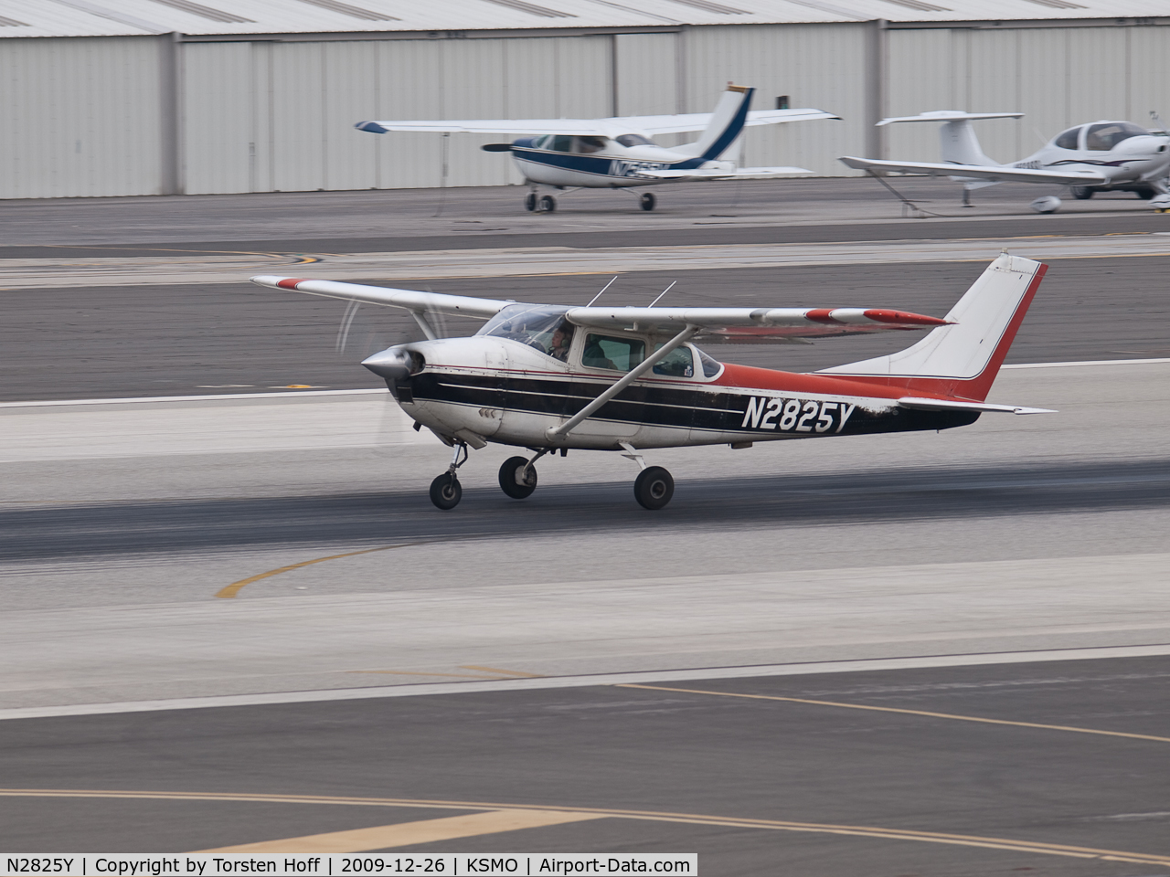 N2825Y, 1962 Cessna 182E Skylane C/N 18253825, N2825Y departing from RWY 21