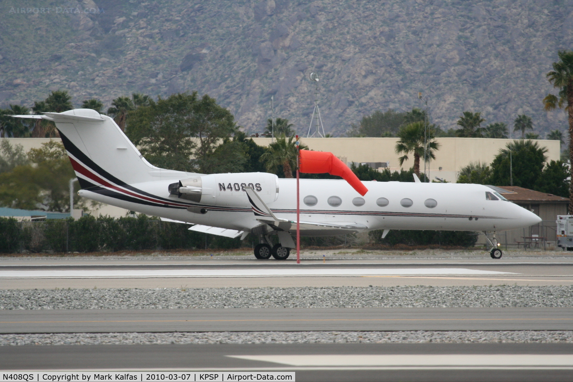 N408QS, 1997 Gulfstream Aerospace G-IV C/N 1308, Net Jets G-IV N408QS taxiway Whiskey KPSP.